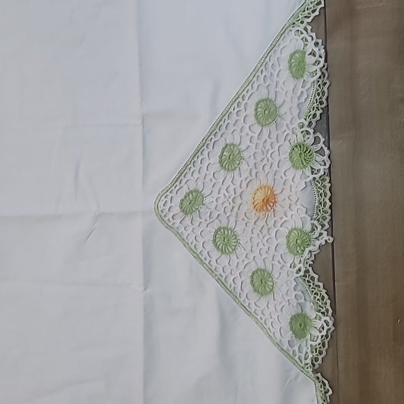 Vintage handmade pillowcases doilie accents tatting green orange white medallion - Picture 9 of 11